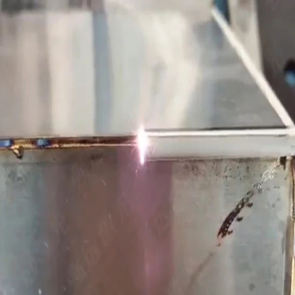 Máquina de limpieza láser de costuras de soldadura